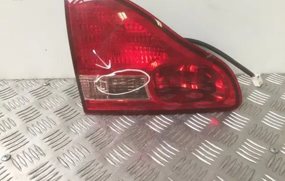 Toyota Avensis Verso Tailgate rear/tail lights