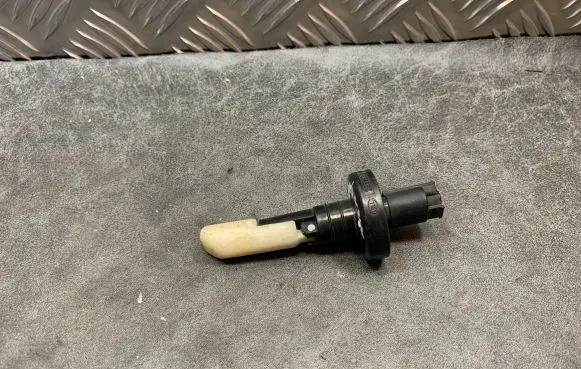 Mercedes-Benz E W211 Coolant level sensor 2205400045