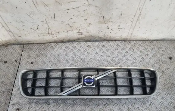 Volvo C70 Front bumper upper radiator grill 08620343 08678555 08678556