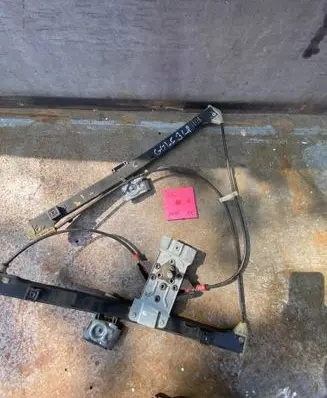Volkswagen Golf III Front door manual window regulator 