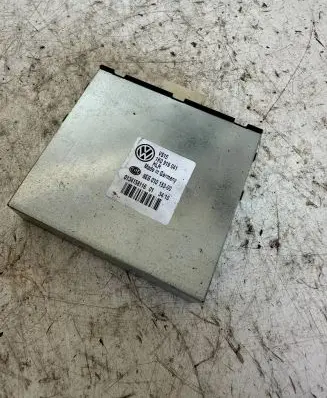 Volkswagen Golf VI Power management control unit 1K0919041 8ES01015300 0134158116