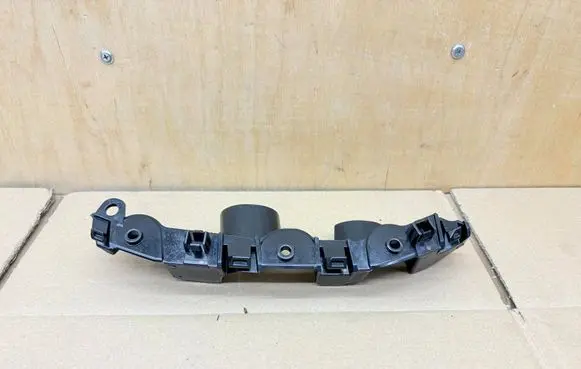Dacia Duster II Front bumper mounting bracket 622221036R