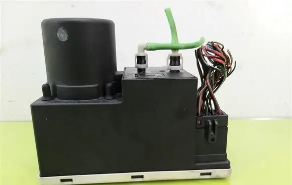 Audi A8 S8 D2 4D Central locking vacuum pump 8L0862227