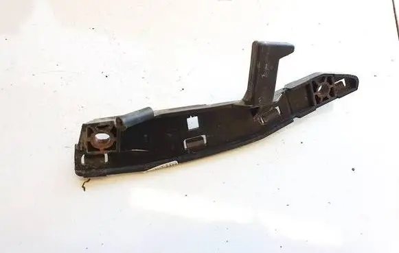 Front bumper mounting bracket