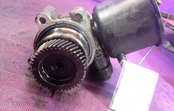Mazda 323 Power steering pump