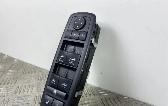 Jeep Grand Cherokee Electric window control switch 68184803AA