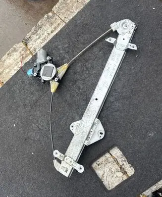 Subaru Outback Front door window regulator with motor 11120222