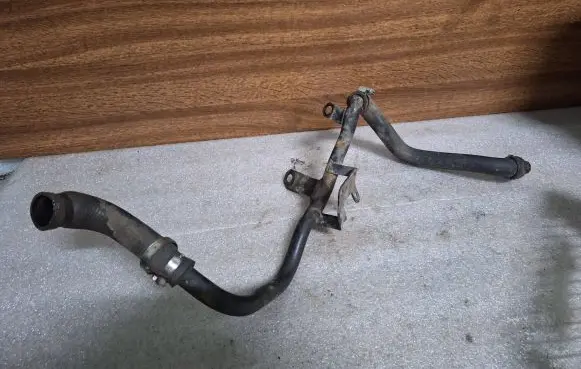 Audi 80 90 S2 B4 Coolant pipe/hose 