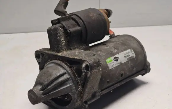Opel Vivaro Starter motor 23300JG70A TS22E9 24E70608SZC