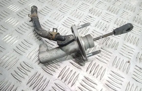 Hyundai i20 (PB PBT) Clutch master cylinder