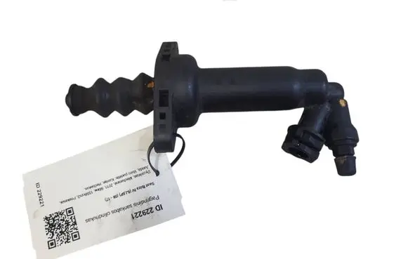 Seat Ibiza IV (6J,6P) Clutch master cylinder 6R072T261