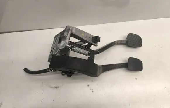 BMW 3 E90 E91 Pedal assembly 6751665