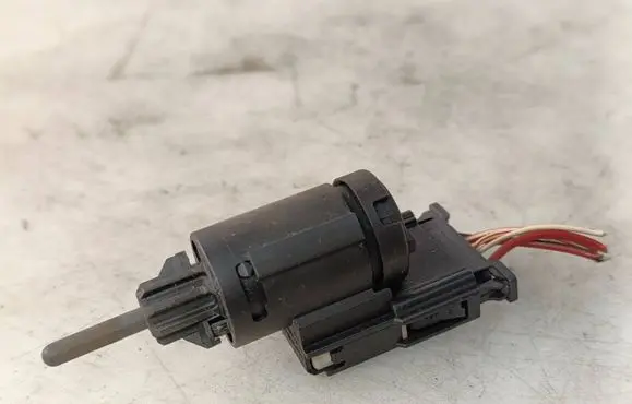 Audi A4 S4 B7 8E 8H Brake pedal sensor switch 3B0945511C 19322010