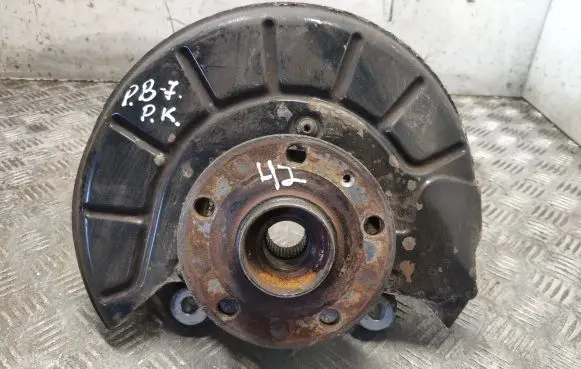 Volkswagen PASSAT B7 Front wheel hub