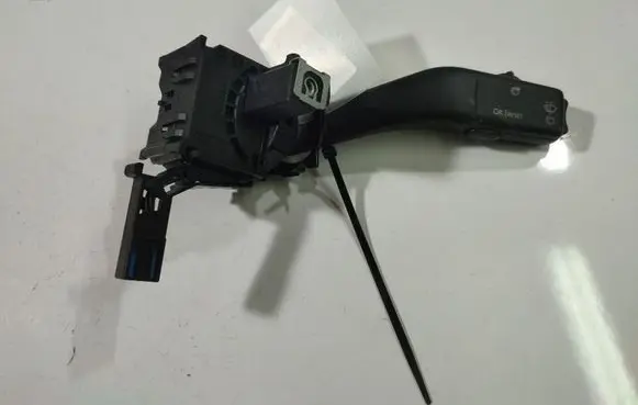 Volkswagen Golf V Wiper control stalk 007969