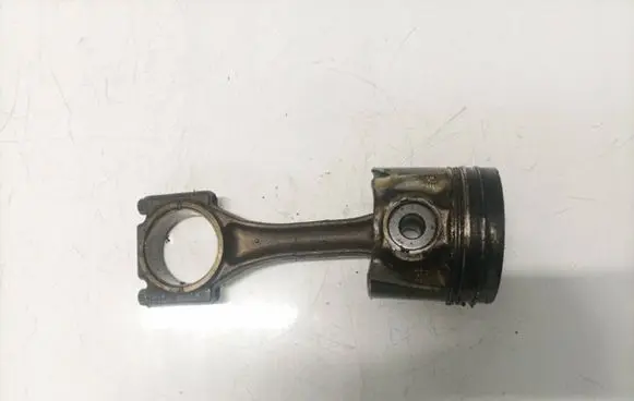 Volkswagen Golf IV Piston with connecting rod
