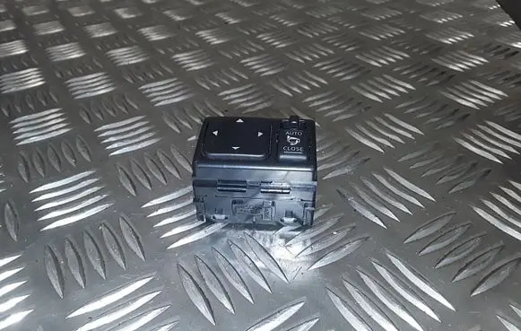 Nissan Juke I F15 Wing mirror switch