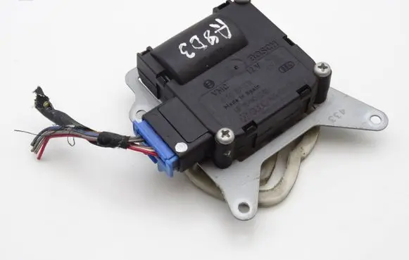 Audi A8 S8 D3 4E Air flap motor/actuator 4E0820511 0132801323