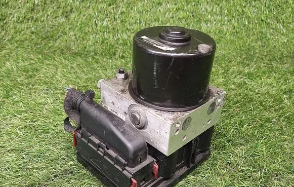 Opel Zafira B ABS Pump 13445110