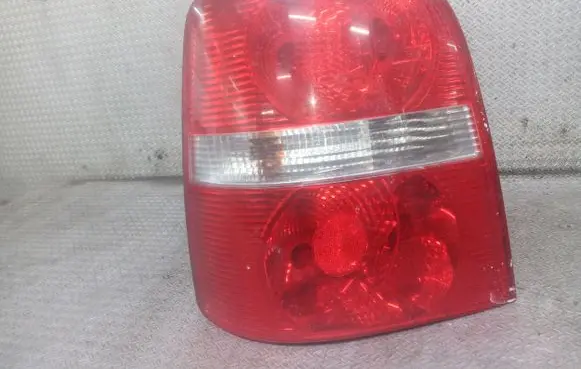 Volkswagen Touran I Rear/tail lights 1T0945095G