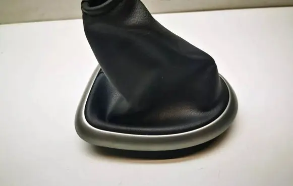 Nissan Qashqai+2 Gear lever shifter trim leather/knob K77770 13770A77