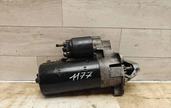 Volkswagen PASSAT B5.5 Starter motor 068911024F