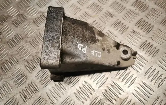 Mercedes-Benz CLK A209 C209 Engine mounting bracket 2712230804