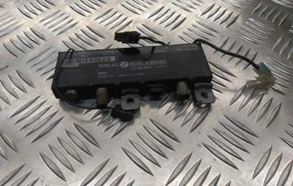 BMW 7 E38 Antenna control unit 8364084