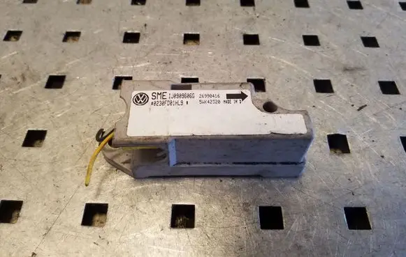 Volkswagen Sharan Airbag deployment crash/impact sensor 5WK42320 IJ0909606G