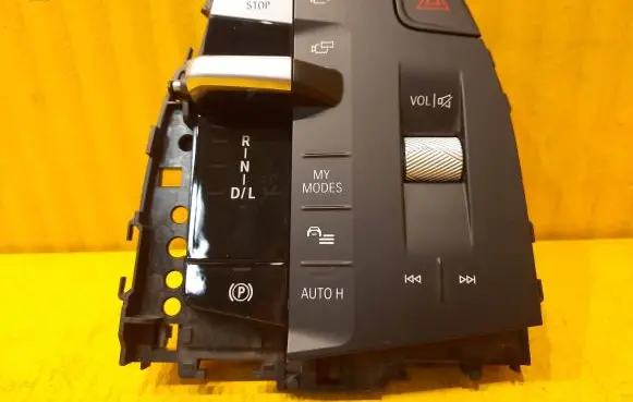 BMW X1 U11 Gear shifter/selector 5A33A72