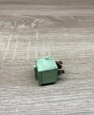 BMW 5 E39 Other relay 8373700