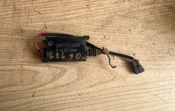 Mazda 626 Central locking motor 8300003700