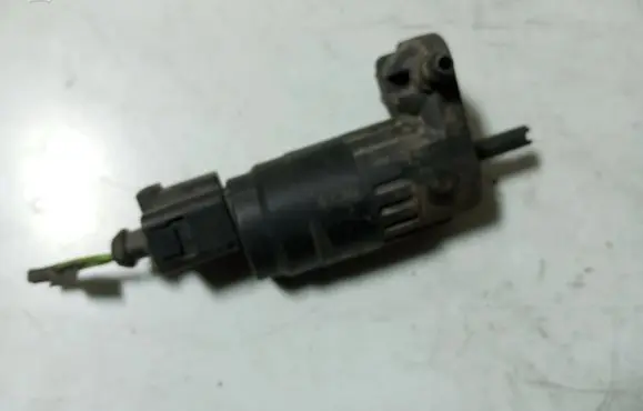 Volkswagen Golf V Windscreen/windshield washer pump 1K6955651