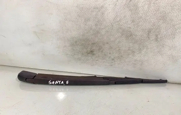 Rear wiper blade arm