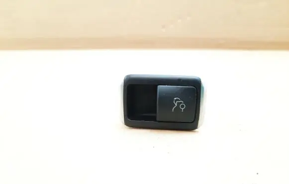 Mercedes-Benz CLS C218 X218 Tailgate opening switch A2129056200
