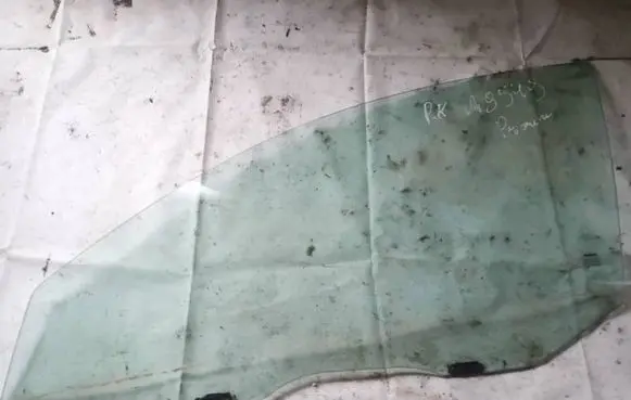 Nissan Primera Front door window glass four-door