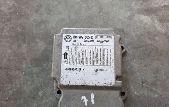 Volkswagen Touran I Airbag control unit/module 1T0909605D 48070295C 5WK43828