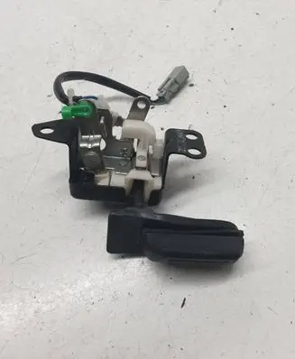 Honda CR-V Tailgate window lock/catch/latch 