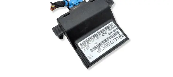 Volkswagen PASSAT B7 Gateway control module 1K0907951
