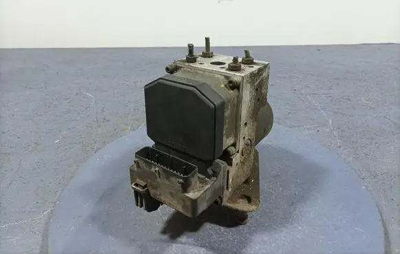 Volkswagen PASSAT B5.5 ABS Pump 0004460789