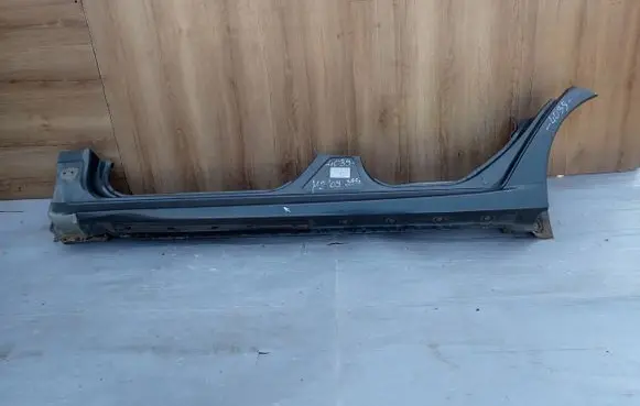 Mazda 2 Sill