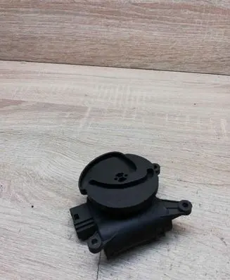 Audi A4 S4 B7 8E 8H Air flap motor/actuator 0132801310 8E2820511C
