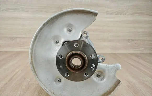 Rear wheel hub spindle/knuckle