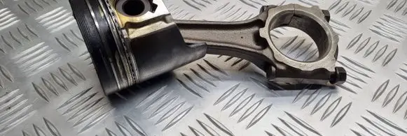 Opel Astra G Piston with connecting rod