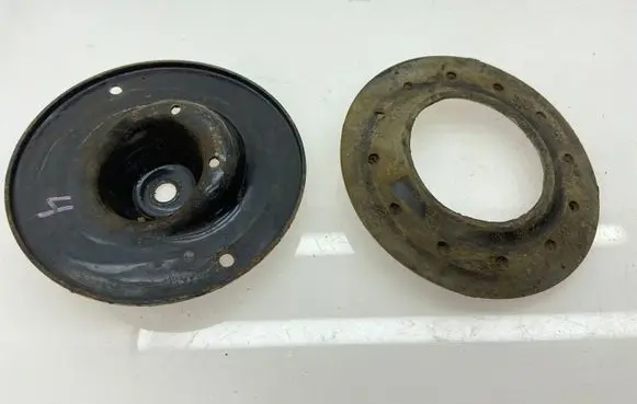 Subaru Legacy Coil spring mount 