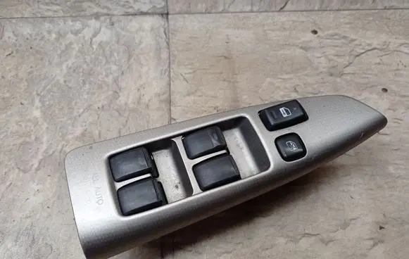 Toyota Corolla Verso E121 Electric window control switch 8404013080 514700