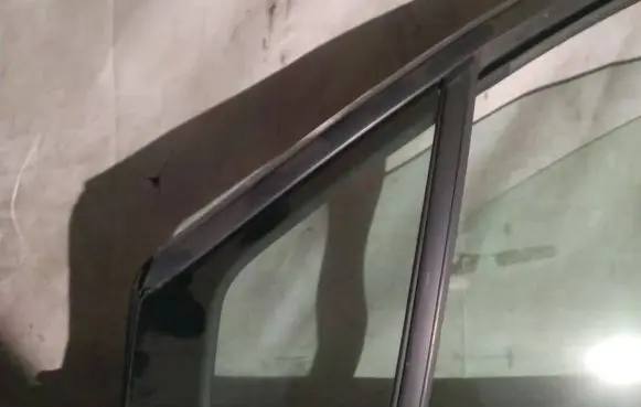 Citroen C8 Front door vent window glass four-door as2