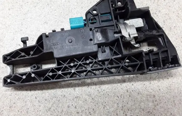 Audi A7 S7 4G Front door exterior handle/bracket 4G8959985