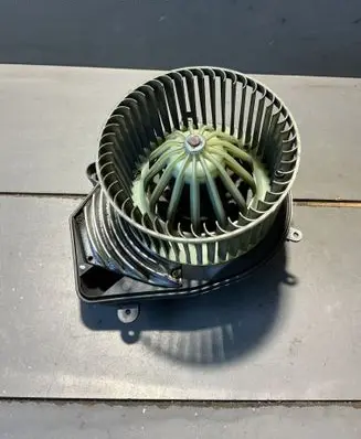 Volkswagen PASSAT B5.5 Heater fan/blower 740221233F 8D1820021