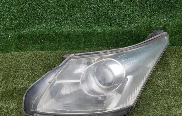 Toyota Avensis T270 Headlight/headlamp 8116605310 8115805310